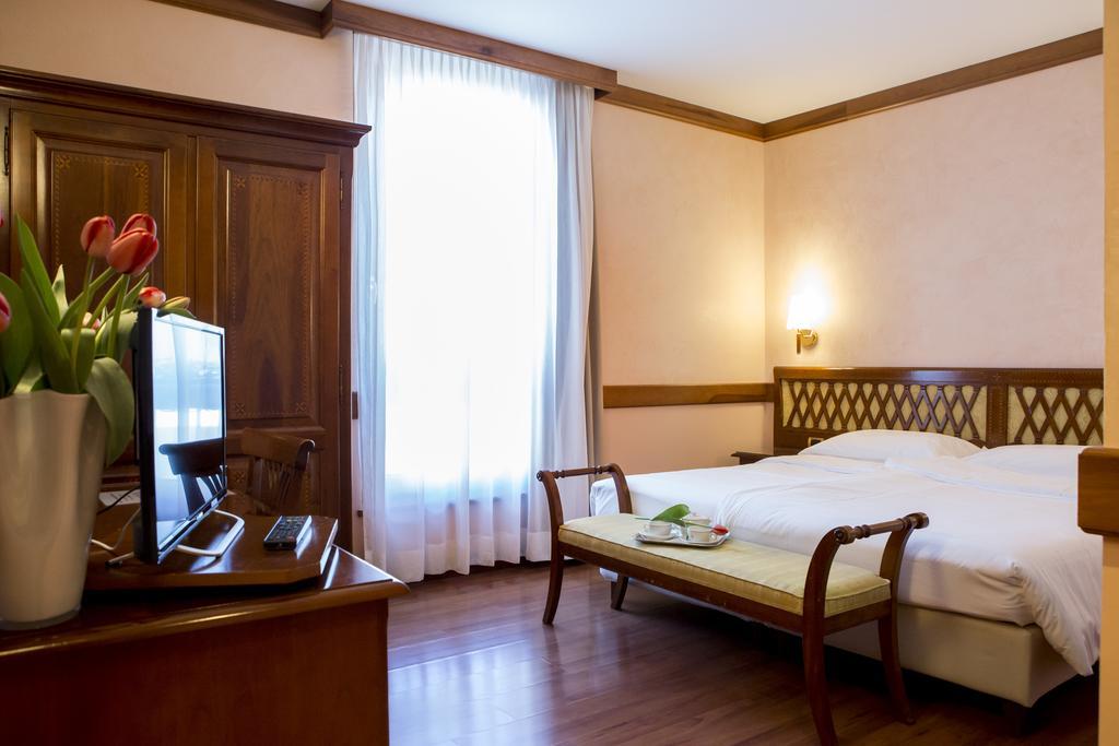 Hotel Villa Venezia กราโด ภายนอก รูปภาพ